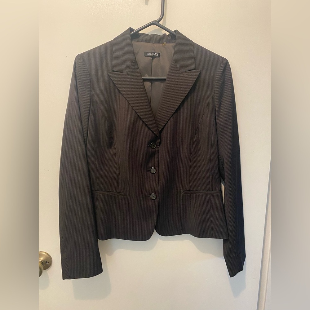 Tahari Women 12 Black Red Pinstripe Classic Career Blazer Jacket Vintage